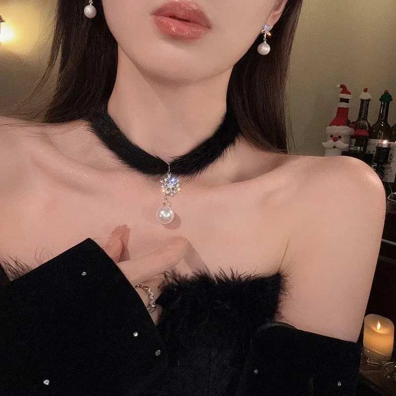 P-1126  Autumn/Winter plush Snowflake Pearl Necklace