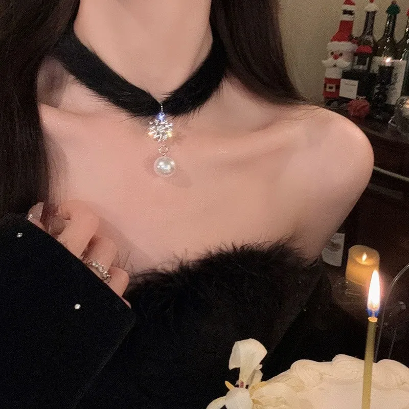 P-1126  Autumn/Winter plush Snowflake Pearl Necklace